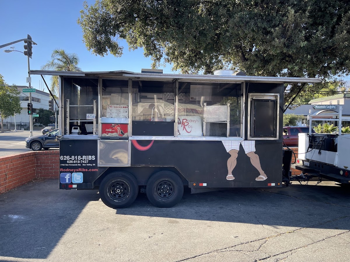Rodney's Ribs Food Truck Photos 2